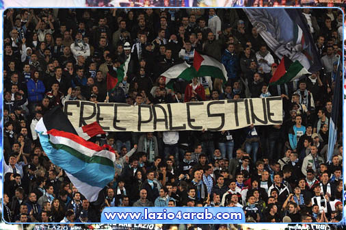 الكورفا نورد ترفع شعار فلسطين حره في مباراة توتنهام بالدوري الاوروبي